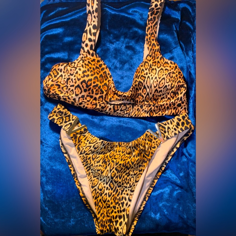 Women’s Victoria’s Secret XL/L Cheetah Print Bikini Set